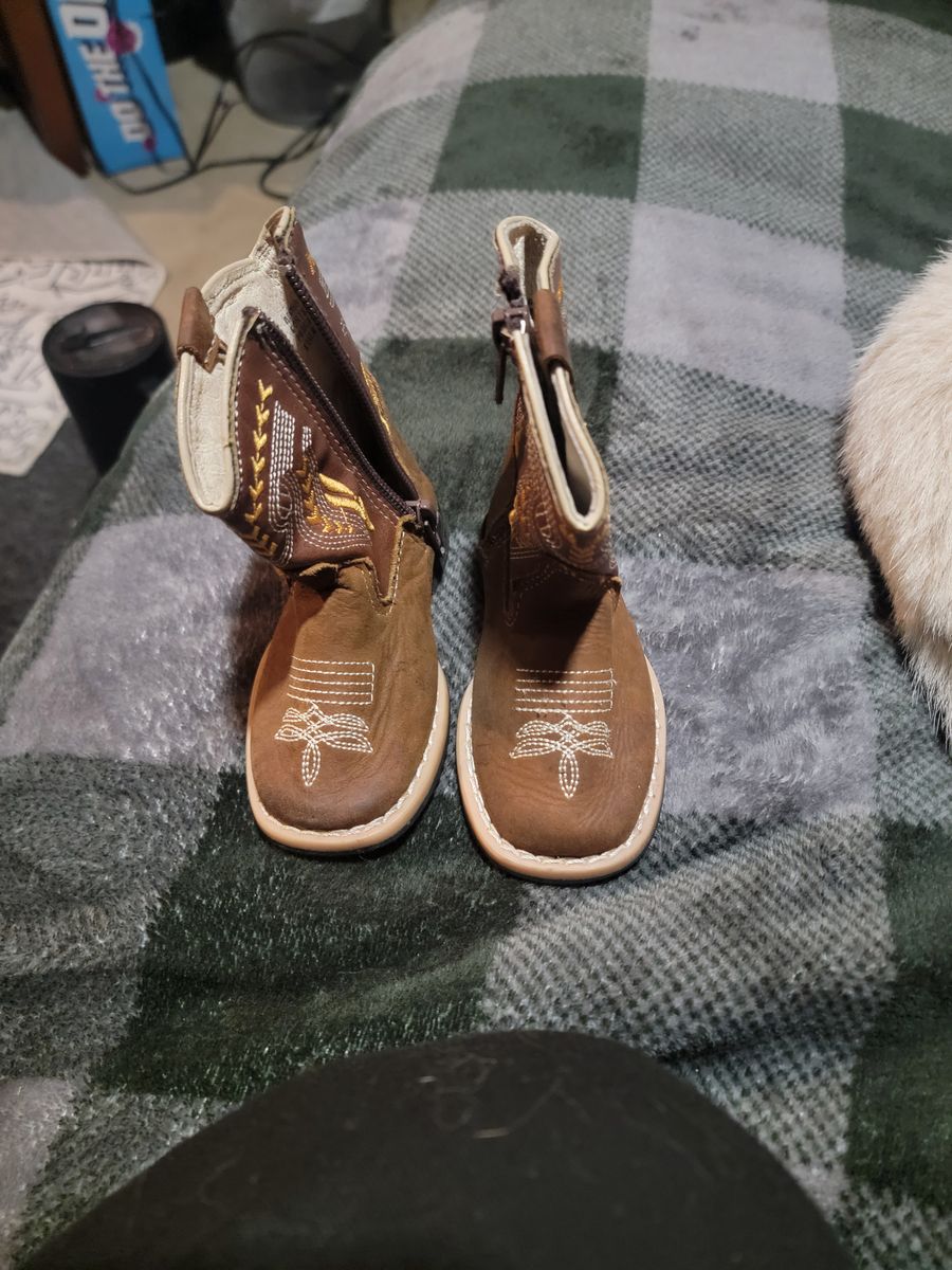 Brown Boots super cute