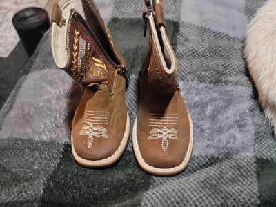 Brown Boots super cute