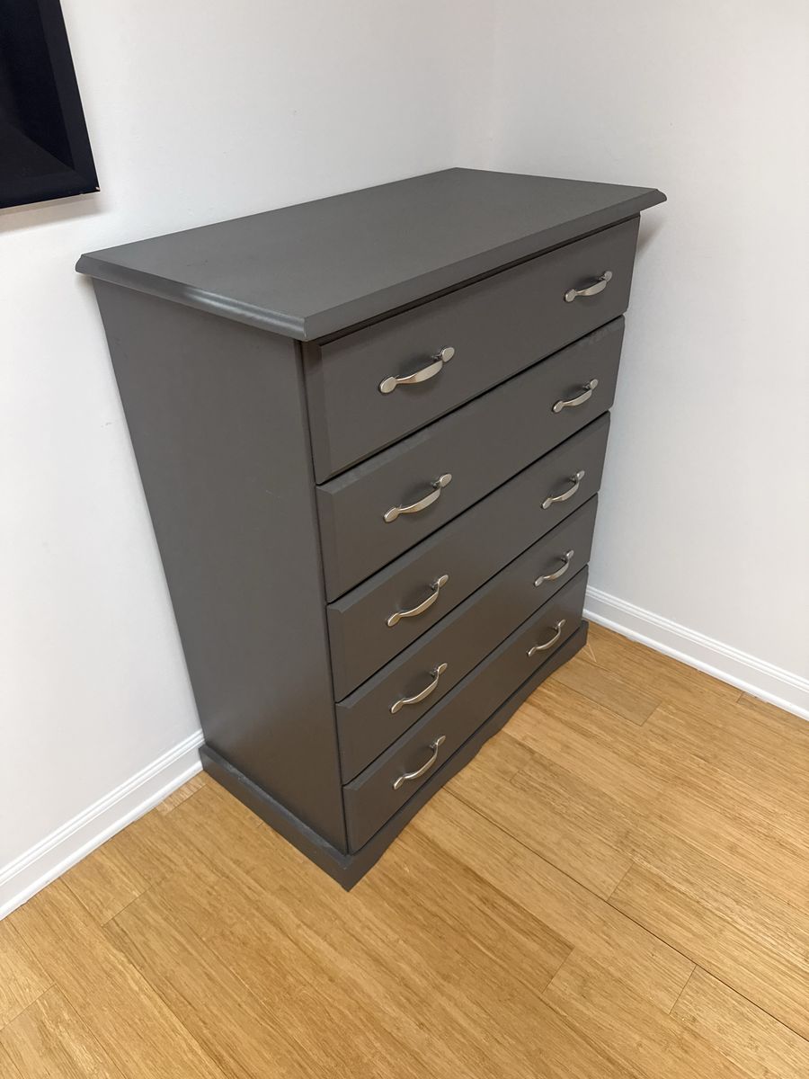 Gray 5-Drawer Dresser with Silver Pulls - Excellent Condition Bedroom Furniture