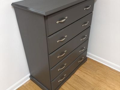 Gray 5-Drawer Dresser with Silver Pulls - Excellent Condition Bedroom Furniture