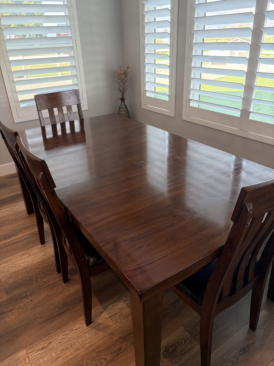 Dining table for sale