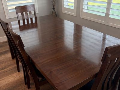 Dining table for sale