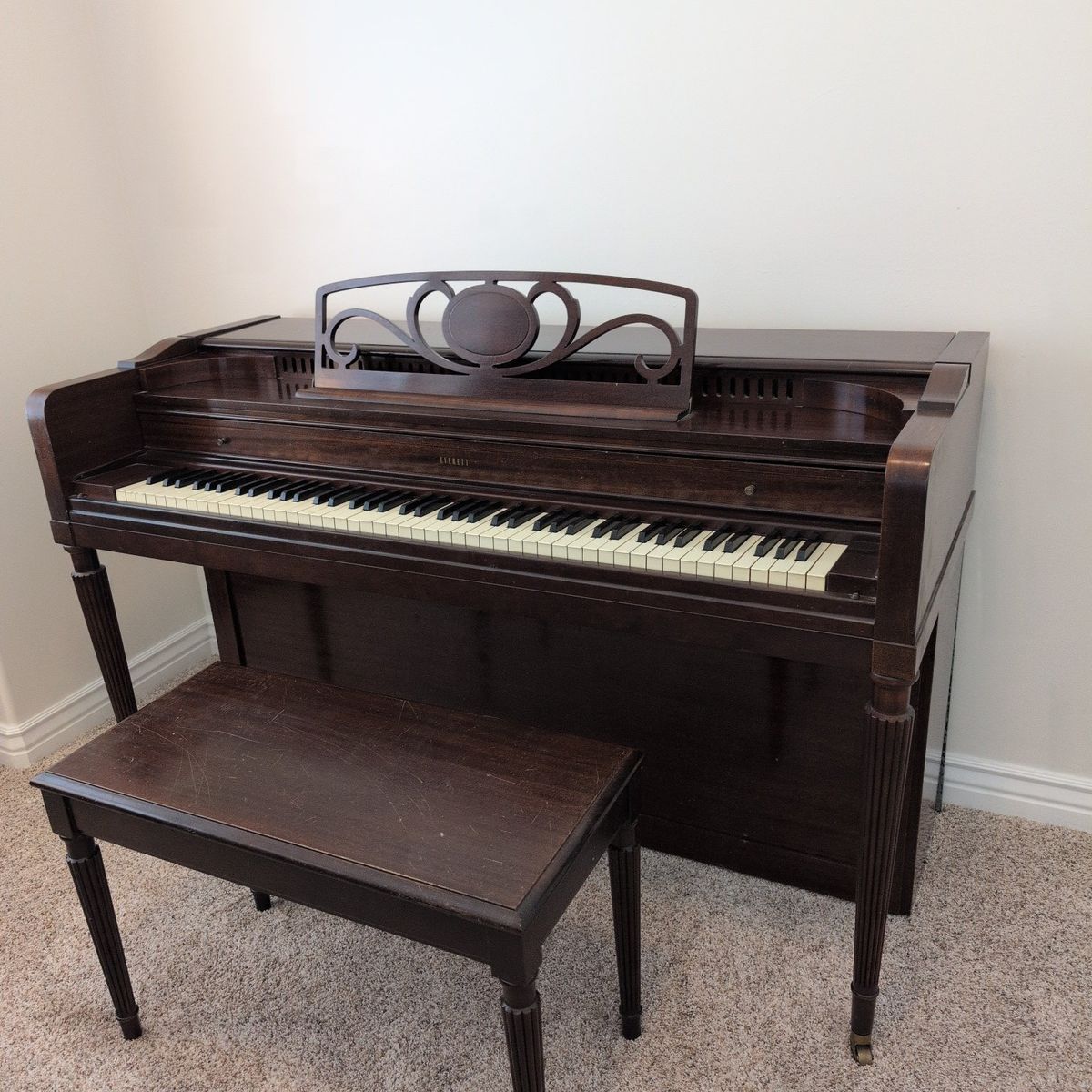 Everett console piano