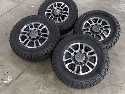 LIKE NEW 2023 gmc 3500 AT4 18in wheels/ 275/70/18 bfg ko3