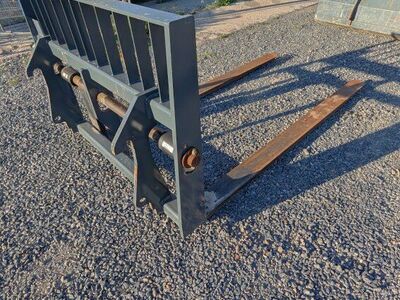 8ft like new gehl telehandler pallet forks