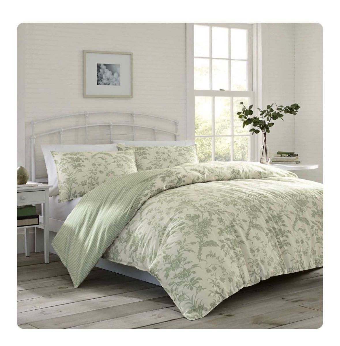 Laura Ashely Home Queen duvet set