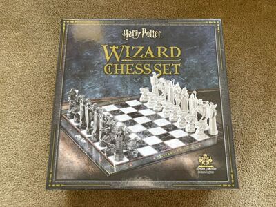 COMPLETE Harry Potter Wizard Chess Set