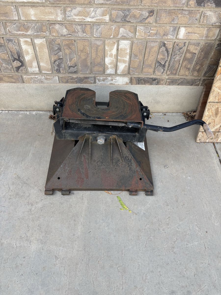 Free 5th wheel hitch