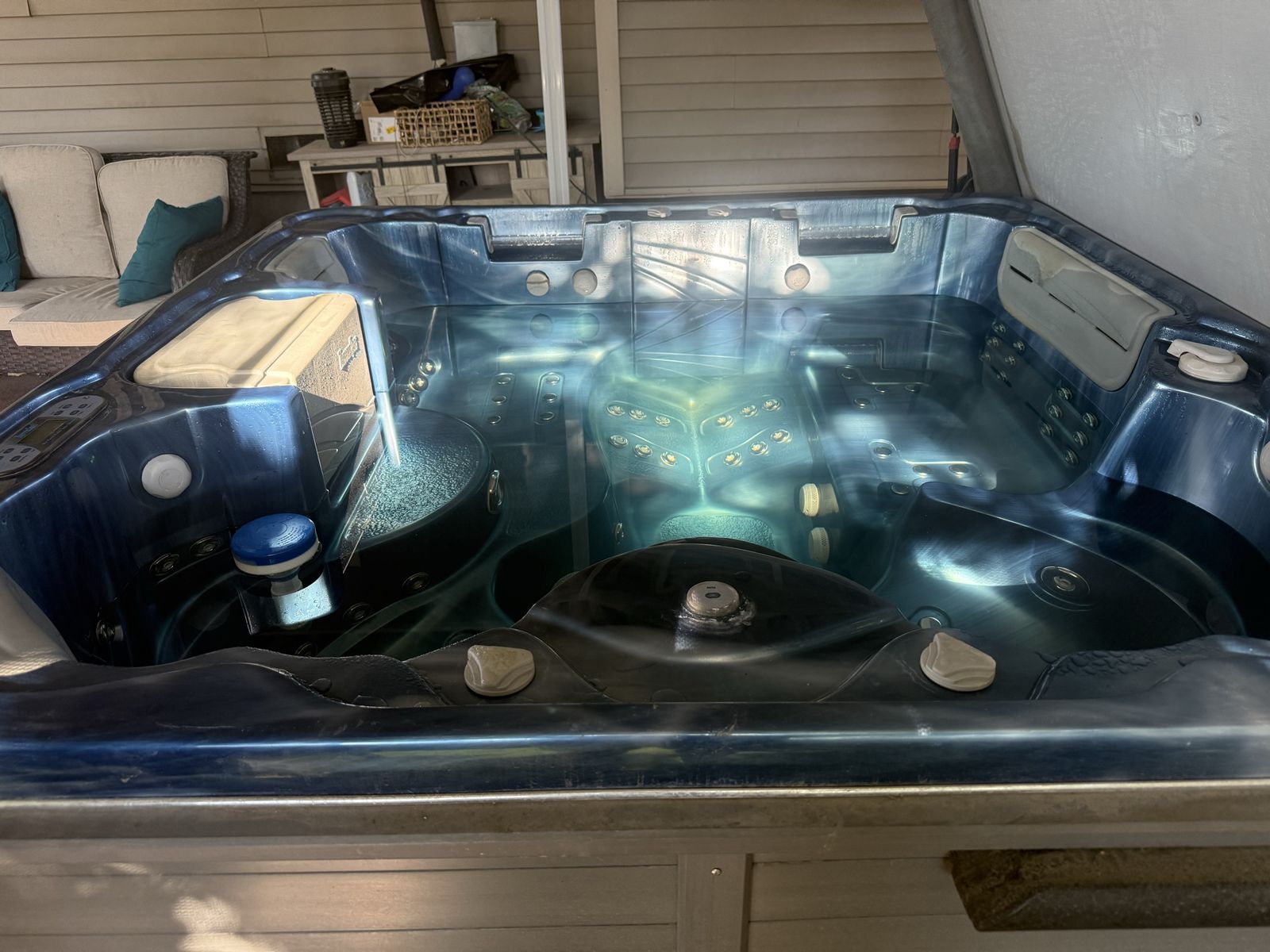 Outdoor Hot Tub Spa with Built-In Jets and Cover