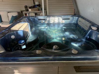 Outdoor Hot Tub Spa with Built-In Jets and Cover
