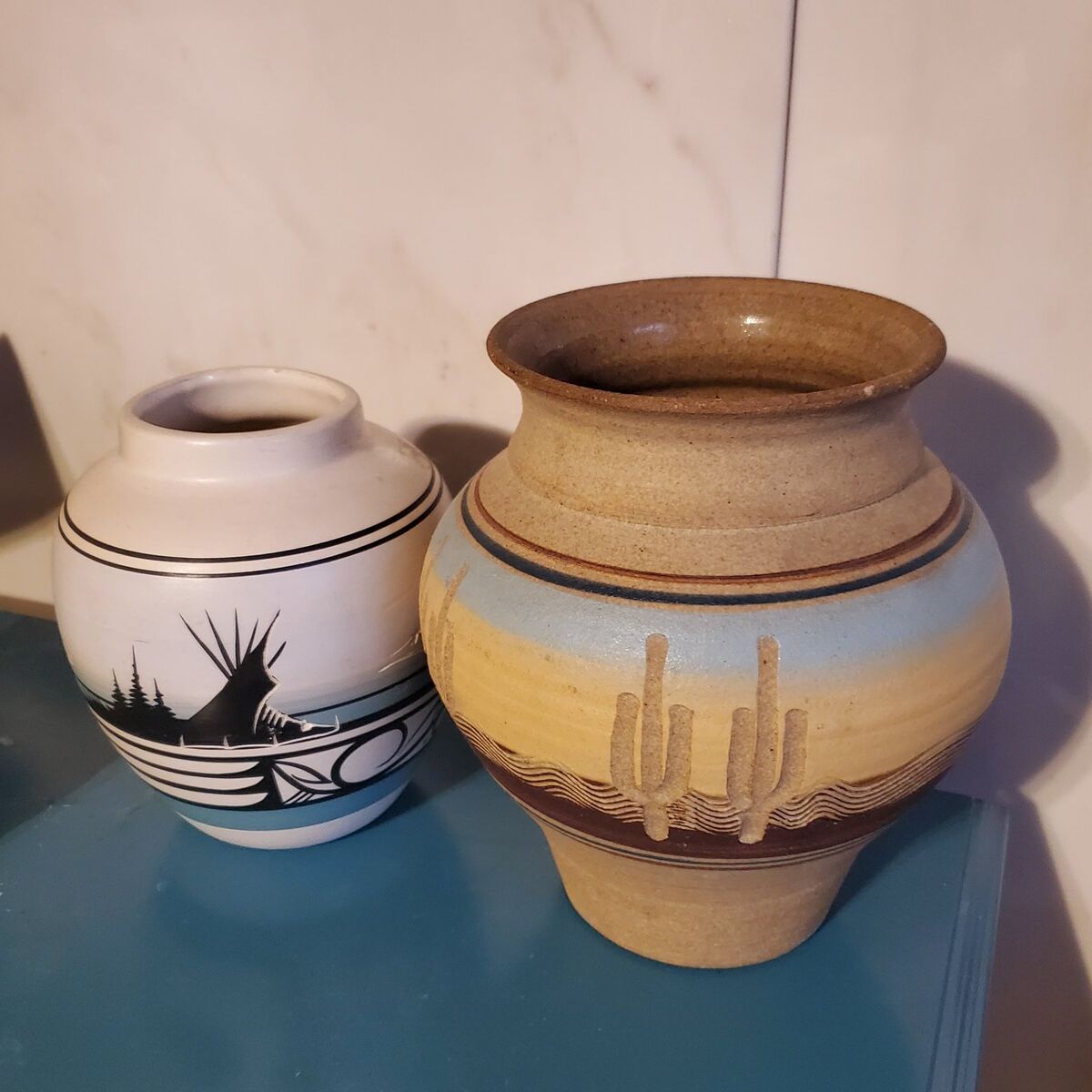 2x Native American Pots