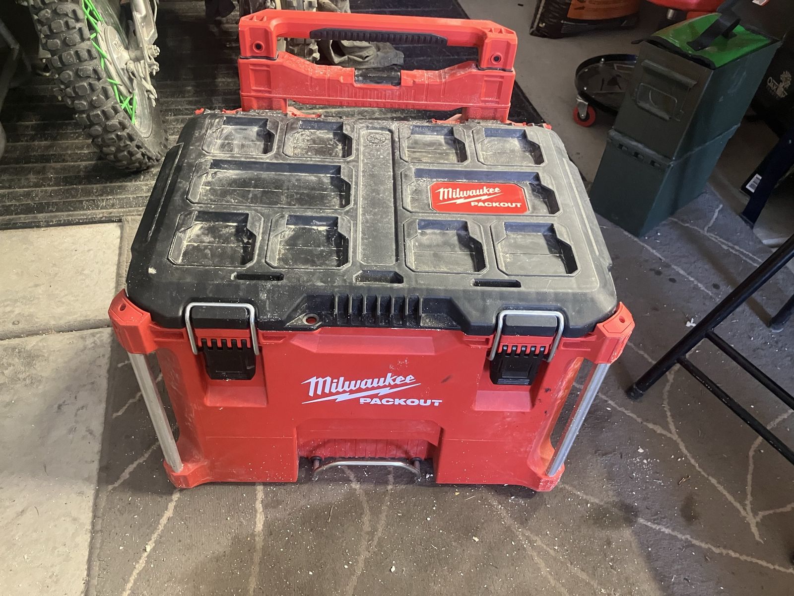 Milwaukee pack out toolbox