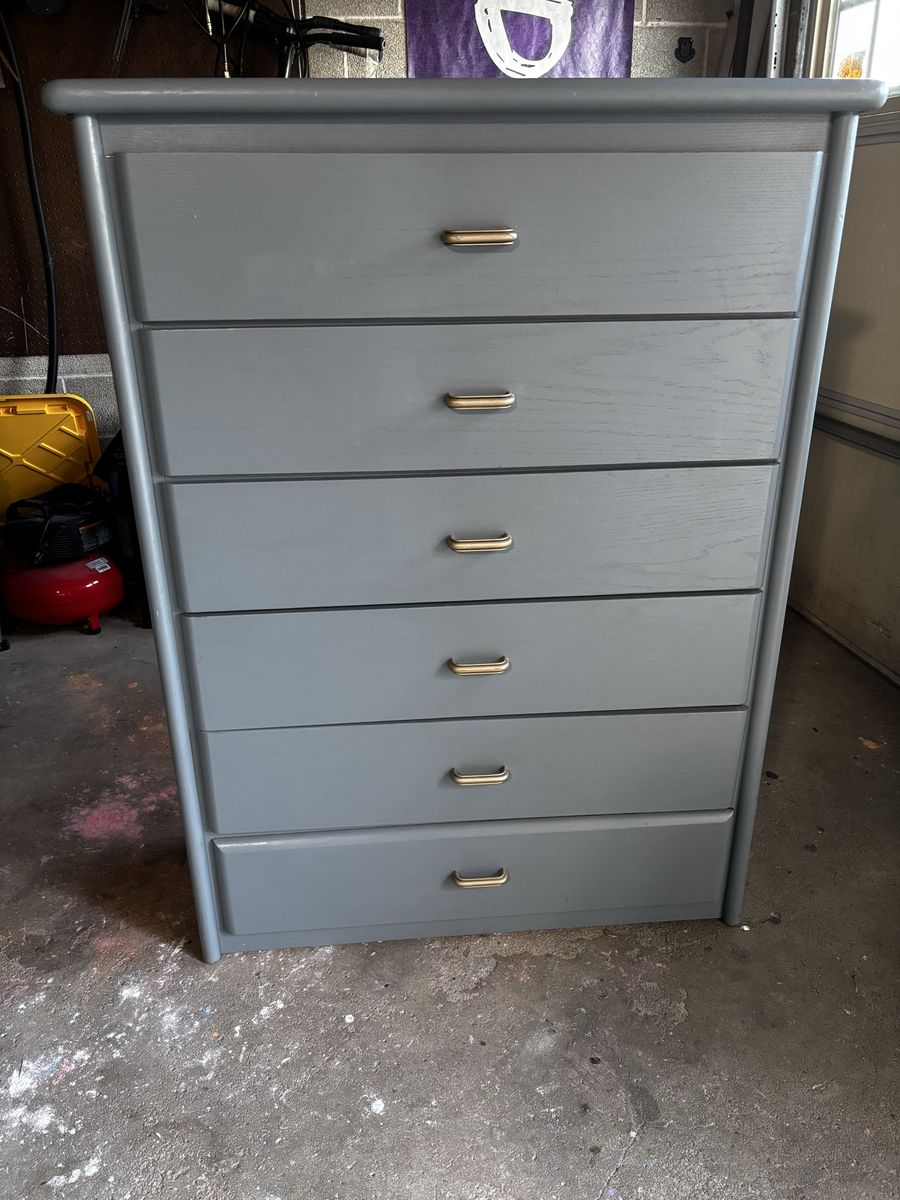 Tall dresser 6 drawers