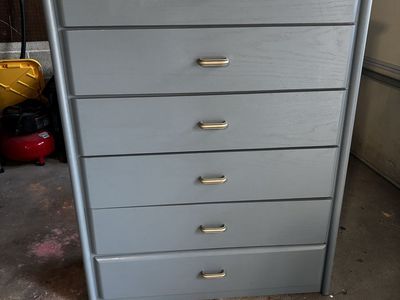 Tall dresser 6 drawers