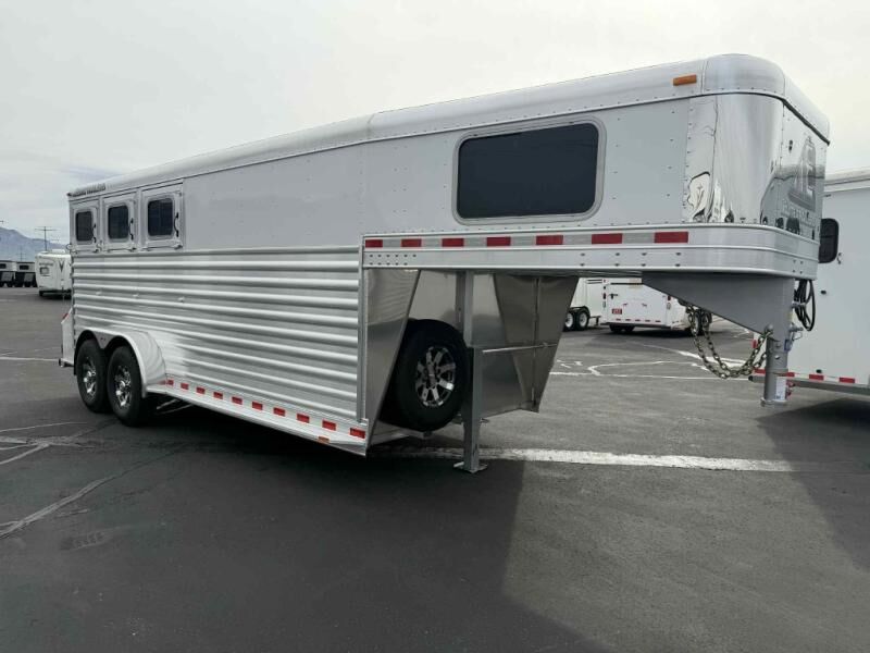 New 2026 Elite Mustang 3 Horse Gooseneck