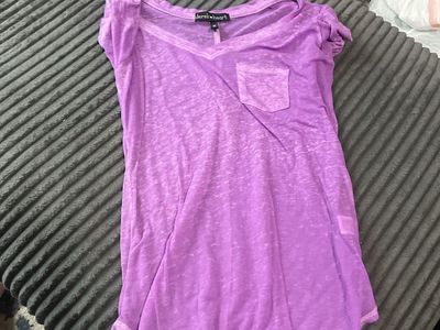 Derek Heart Purple V-Neck Burnout Pocket Tee Size Medium