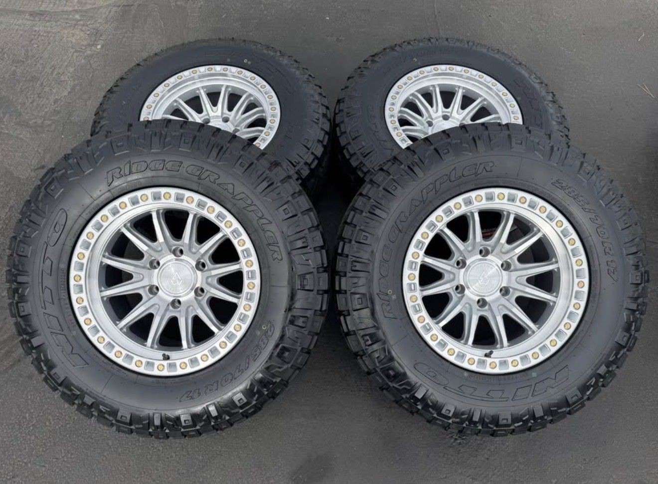 New Nitto Ridge 285/70r17 Silver Arena 6x5.5 Chevy