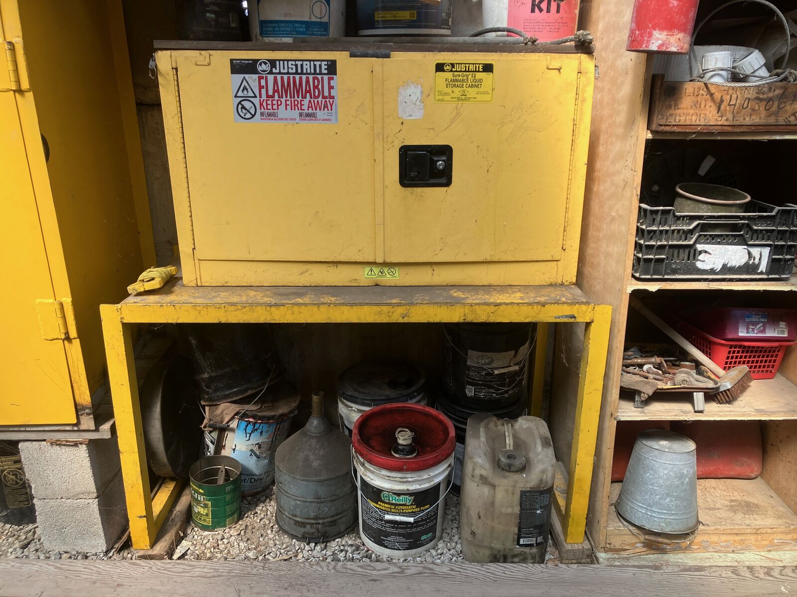 Metal Storage Cabinets for flammables