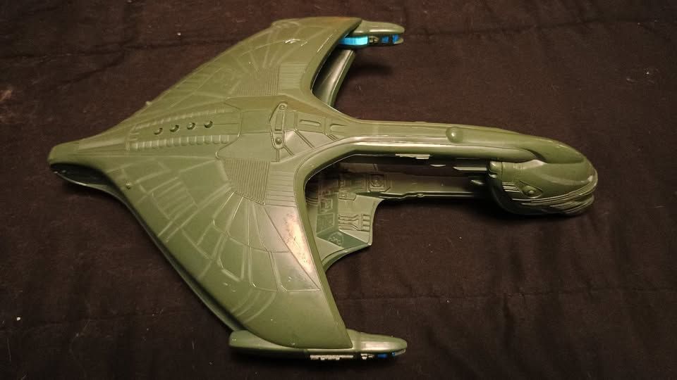 Star Trek Next Generation Romulan Warbird Lights & Sounds Playmates Toys 1993