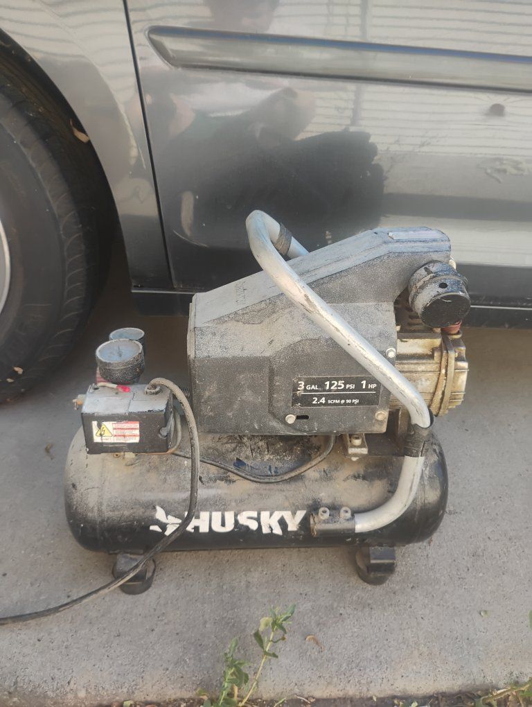 Husky 3 Gallon 125 PSI 1 HP Air Compressor OBO