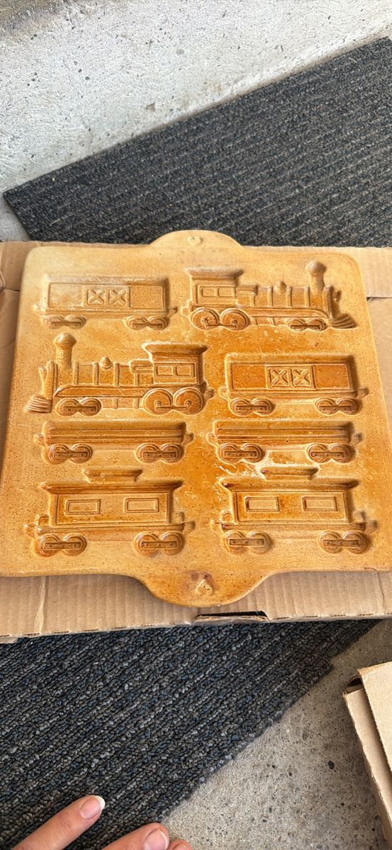 Pampered Chef Family Heritage Hometown Train Cake Mold 1998 Stoneware Baking Pan