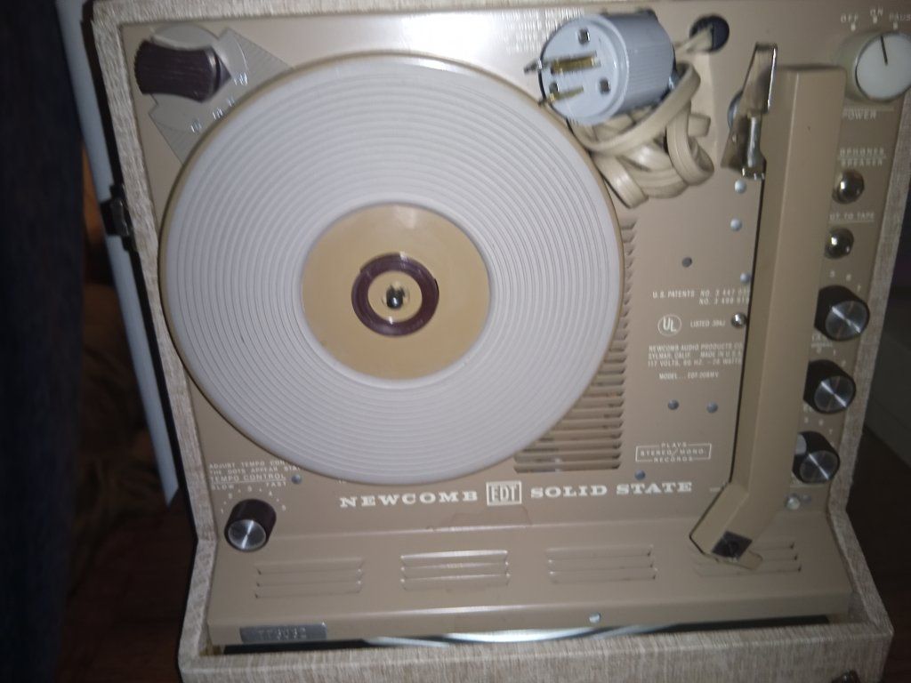 Vintage Newcomb EDT Solid State Portable Record Player Phonograph - Tan/Brown, Used