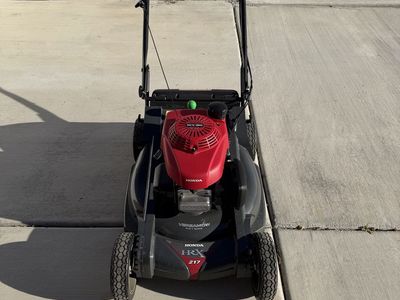 Honda HRX 217 21" Self-Propelled Gas Lawn Mower with Versamow System & Bag