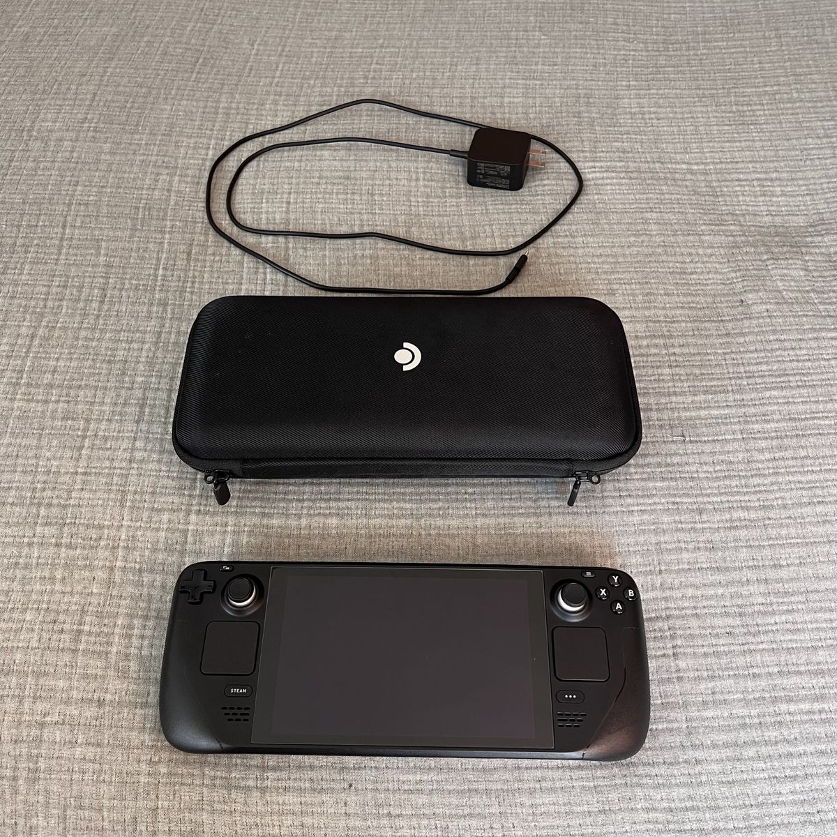 Steam Deck 256 GB LCD / Charger + Carrying Case
