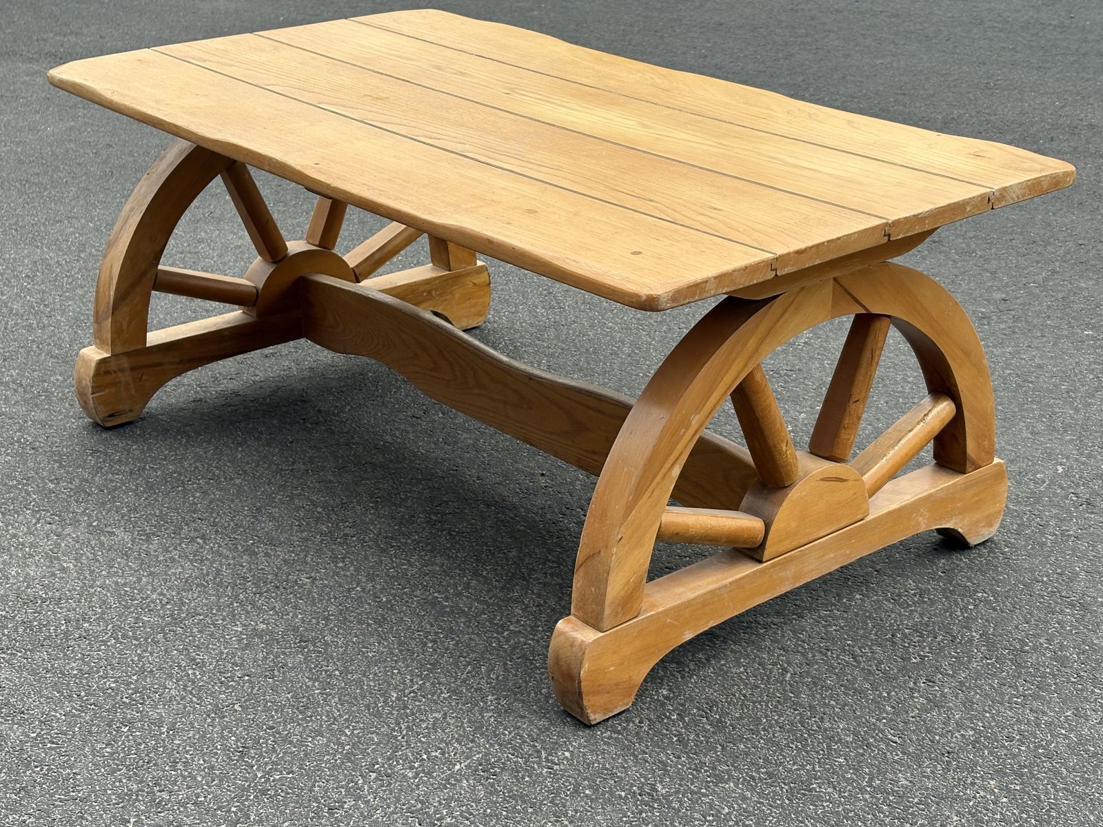 Awesome vintage Mid Century wagon wheel coffee table. Antique, Cowboy, western, cabin air bnb