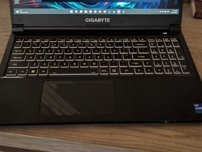 Gigabyte G5 KF5 RTX 4060 Gaming Laptop + cooling pad