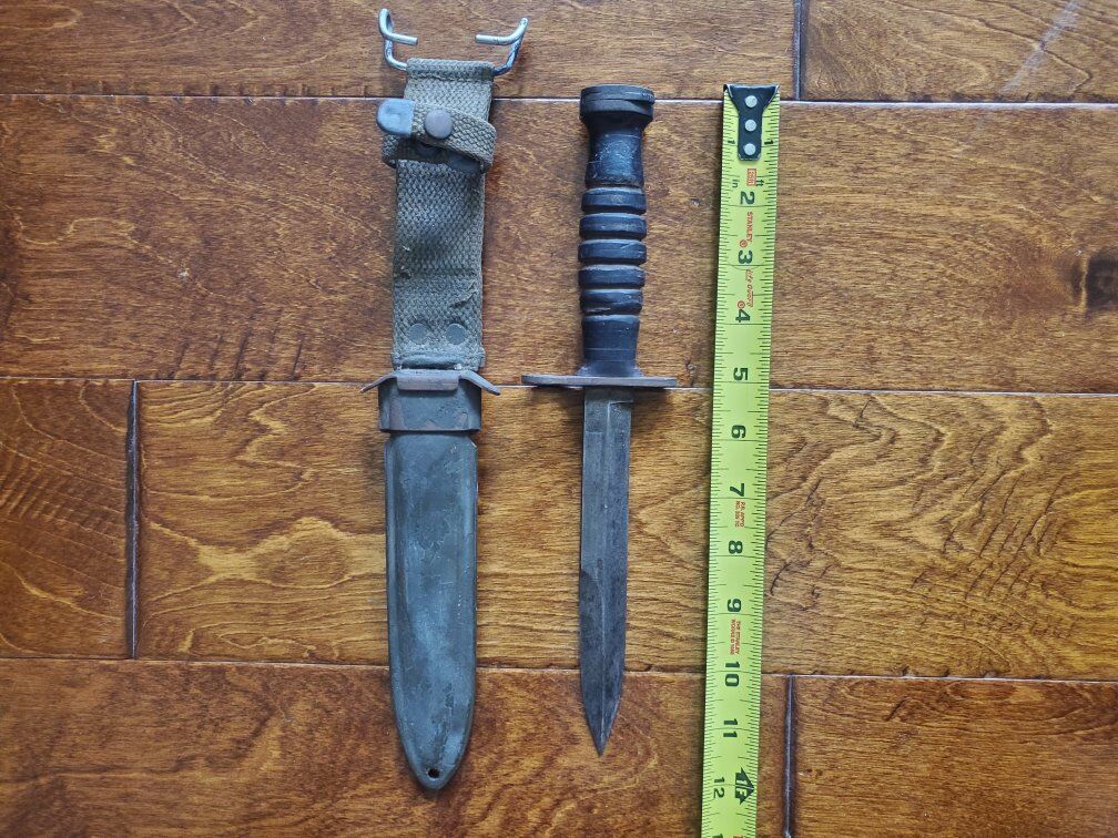 WWII M4 Utica Bayonet with M8A1 scabbard