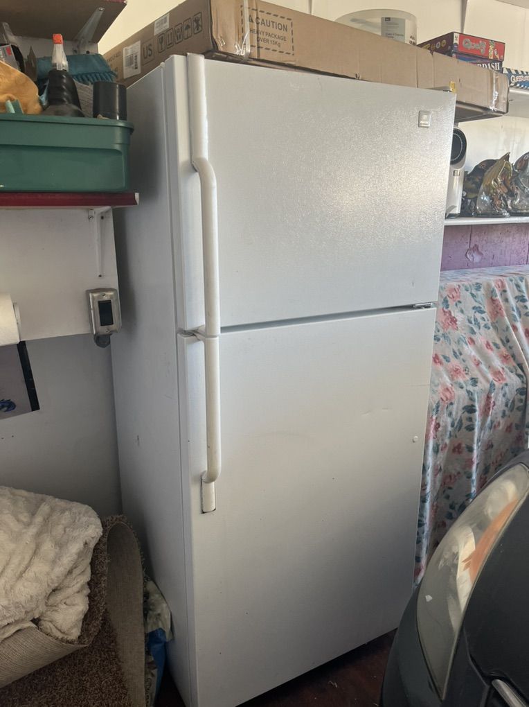Maytag Fridge/freezer