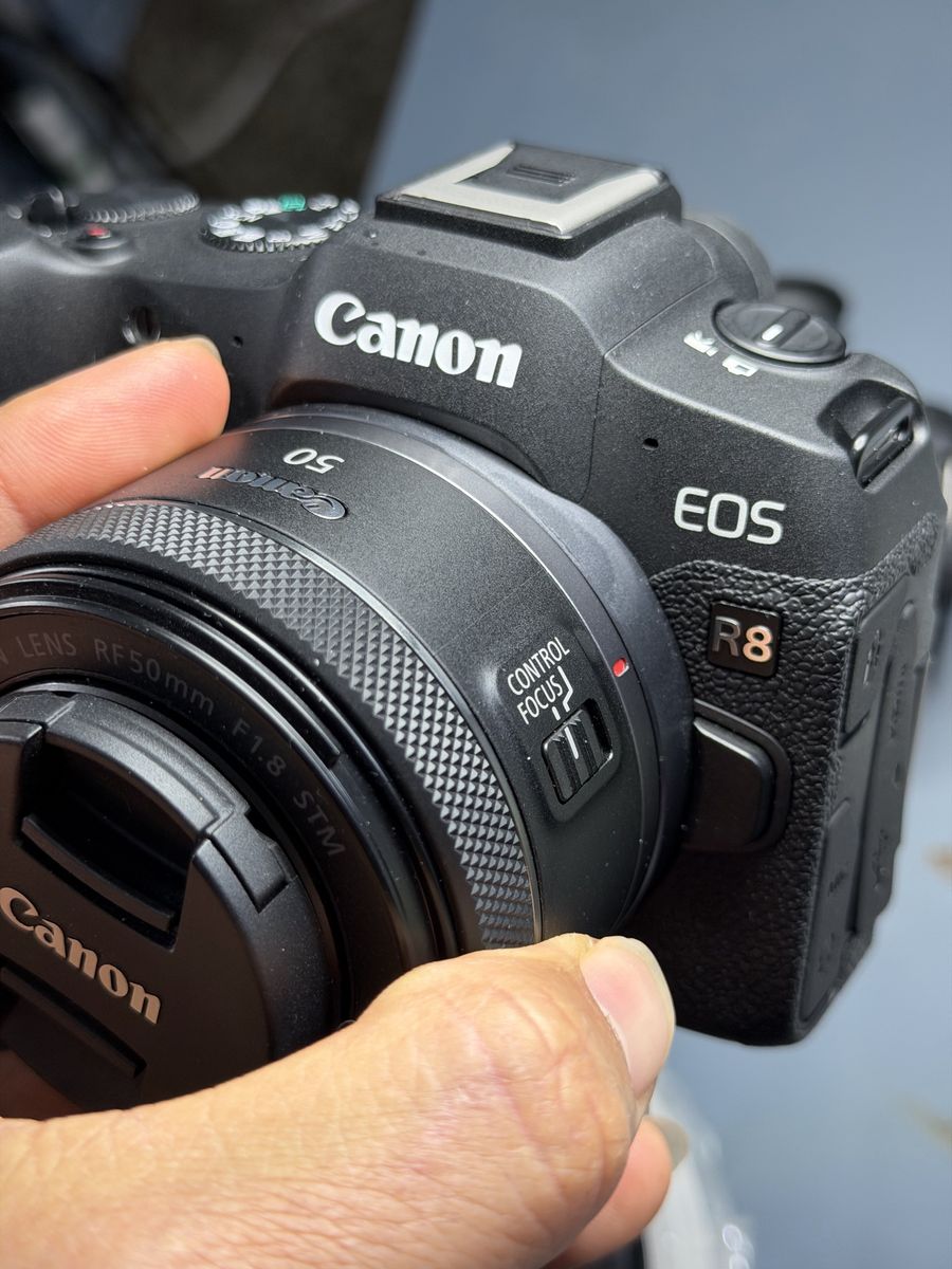 Canon R8