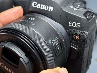 Canon R8