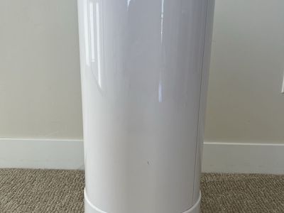Munchkin STEP Diaper Pail - White, Odor-Eliminating Diaper Disposal System with Arm & Hammer Disks