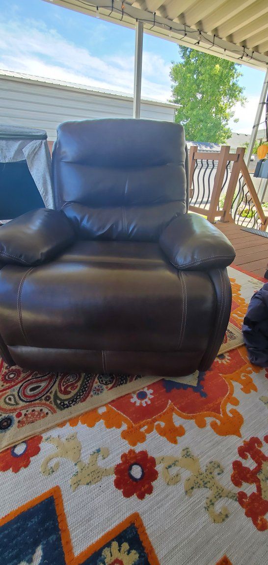 Brown Leather Recliner - Plush Seating,  Electric Recline, Excellent Condition