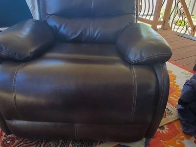Brown Leather Recliner - Plush Seating, Electric Recline, Excellent Condition