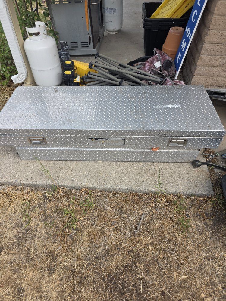 Aluminum Diamond Plate Truck Bed Toolbox