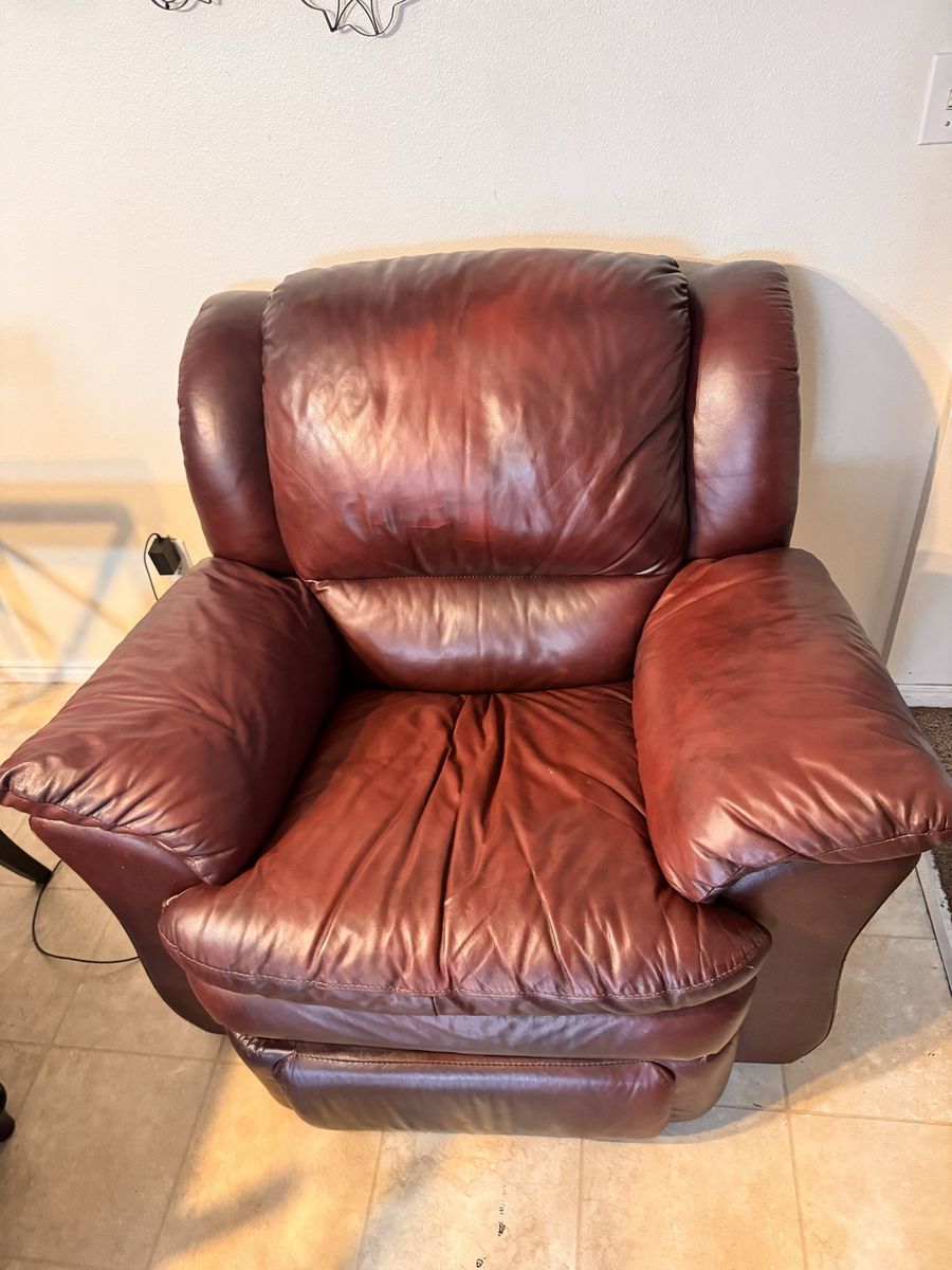 Reddish-Brown Leather Recliner - Comfortable & Durable