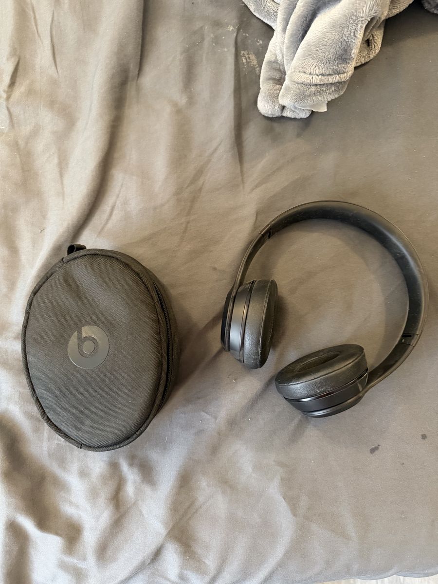 Beats Solo 3 on ear headphones 