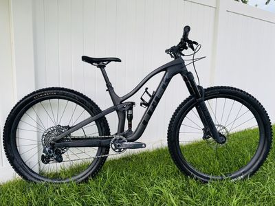 2023 Trek Top Fuel 9.8 GX AXS (small)