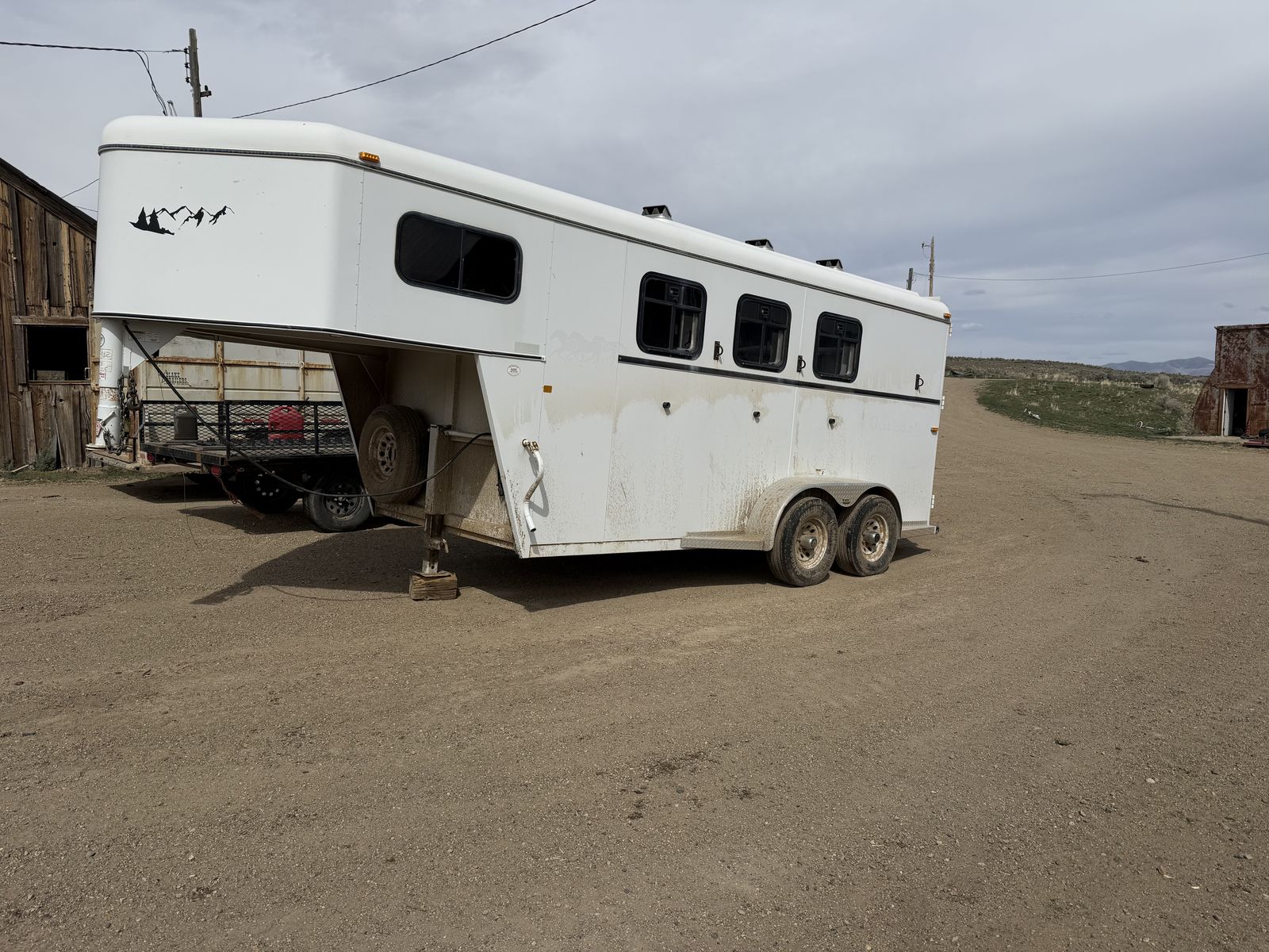 05' Outback by Circle J Gooseneck 3 Horse Trailer- Weekender