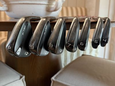 Taylormade P790 Limited Edition Black 4- PW Stiff