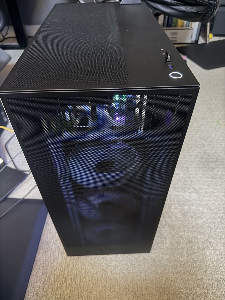 Gaming PC - Ryzen 7 9800X3D, PNY GeForce RTX 5070, 1TB 