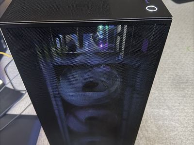 Gaming PC - Ryzen 7 9800X3D, PNY GeForce RTX 5070, 1TB