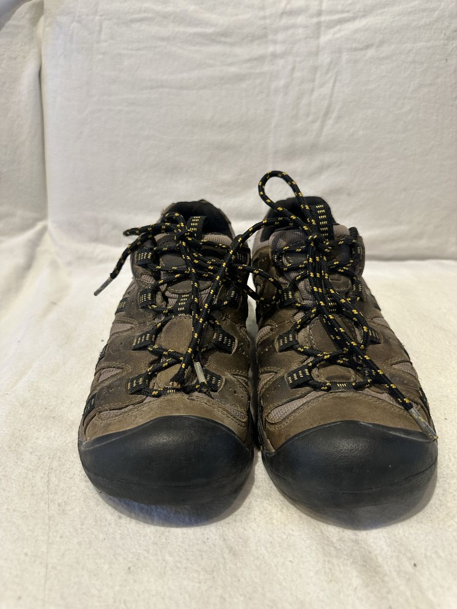 Keen men’s size 8.5 Brown waterproof, hiking shoes