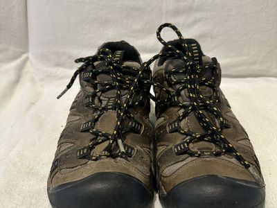 Keen men’s size 8.5 Brown waterproof, hiking shoes