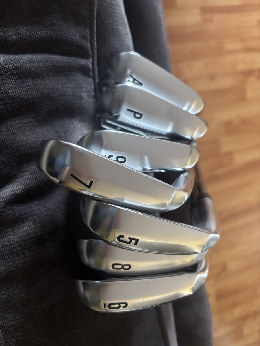 Srixon ZX5 Irons mkii 5-A Like New!