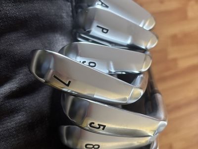 Srixon ZX5 Irons mkii 5-A Like New!
