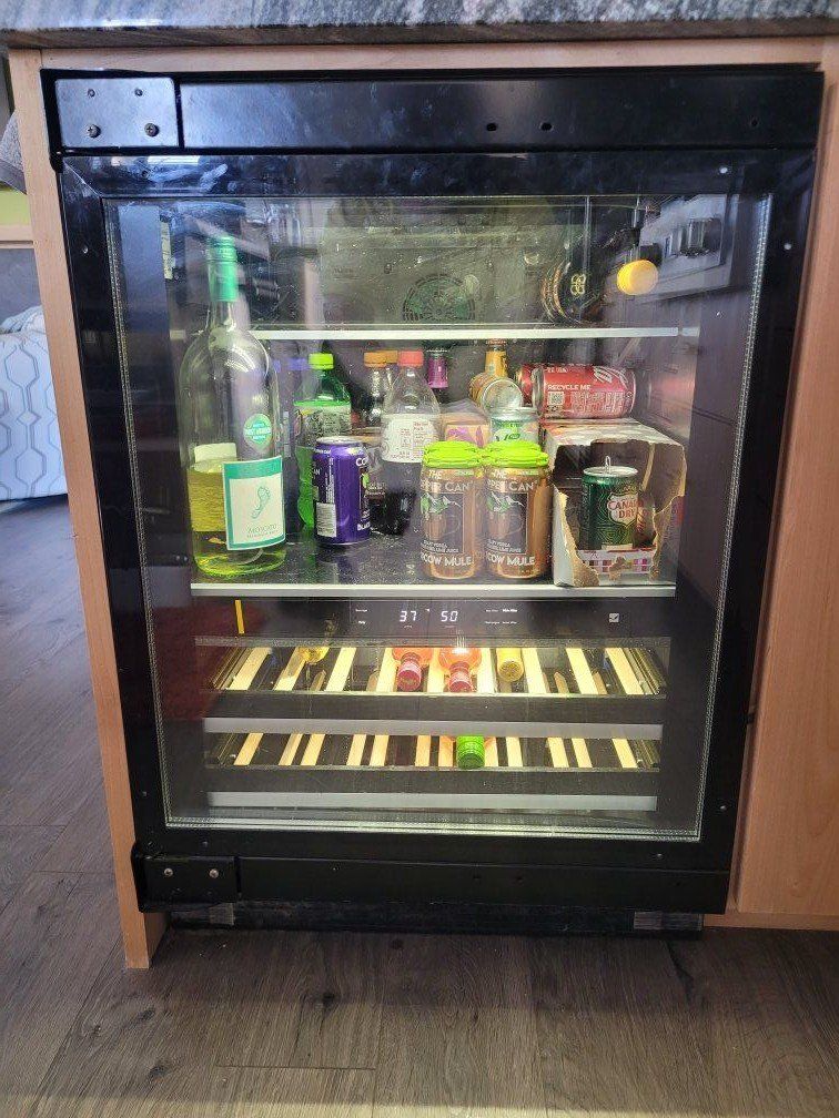 Jenn-Air beverage/wine under cabinet fridge